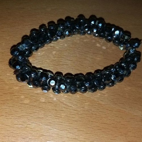 Bracelet with elastic band