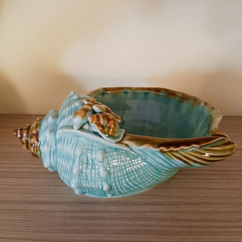 Ceramic decorative bowl in seashell shape, like new