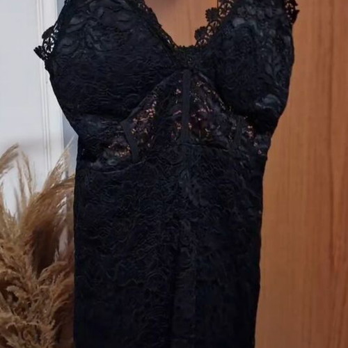 Lace dress like new, black, adjustable straps