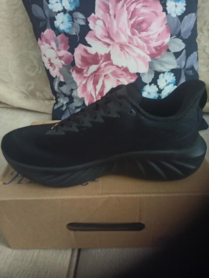 Women's athletic shoes size 39, new, black