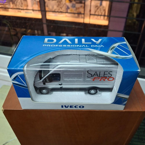 Iveco Van Daily ROS 1/43 new in box