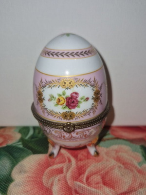 Limoge porcelain decorative egg like new