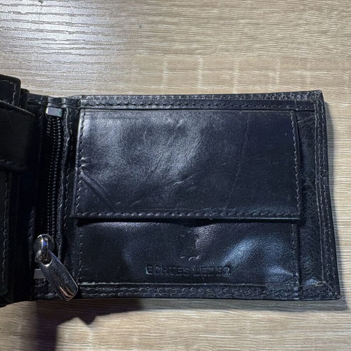 Leather wallet like new, black
