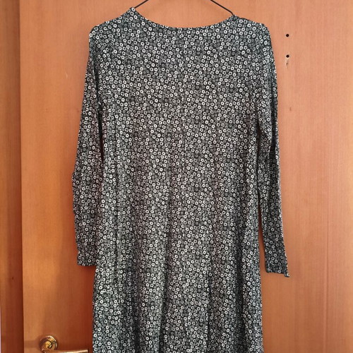 Floral dress with V neckline and buttons, like new, sizes S/M/L, green