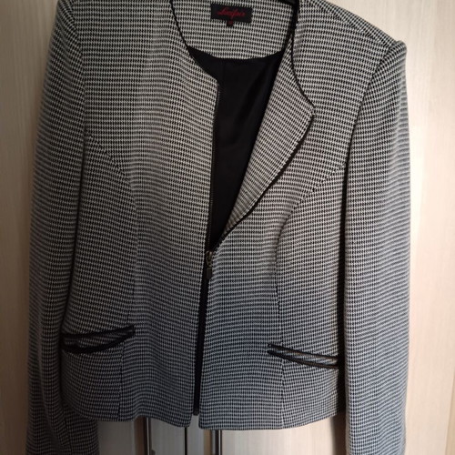 Women's black and white jacket like new