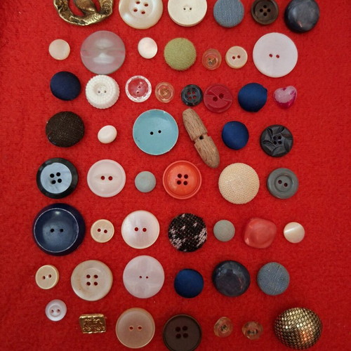 Vintage button collection pack of 710 pieces like new