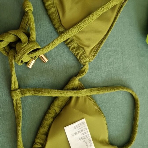 H&M bikini top like new, green textured fabric