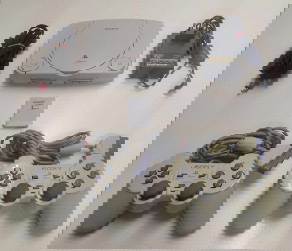 Κονσόλα Psone πλήρης SCPH 102 - 2 χειριστήρια - 1 καρτα μνήμης - καλώδια σύνδεσης
