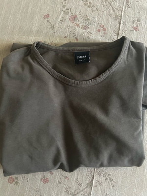 Μπλούζα Boss slim fit χρώμα λάδι μέγεθος XL σαν καινούργιο