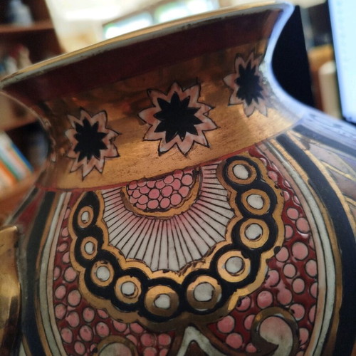 Handmade vase like new, made in Macau, height 31 cm