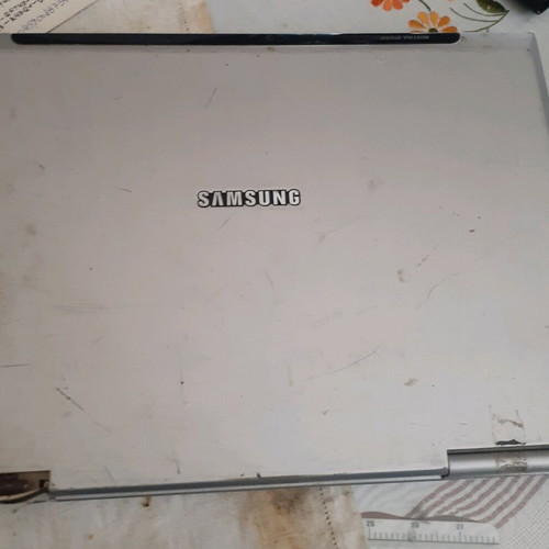 Samsung M40 laptop used for spare parts