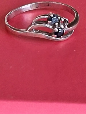 Silver 925 ring used, missing one stone