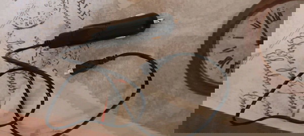 Φορτιστής αυτοκινήτου  με καλώδιο  micro usb.  3  ευρώ