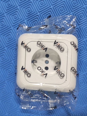 Single recessed power socket new in packaging