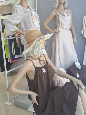 Large Display Equipment Package: 5 Lemantine Mannequins with 10 Wigs & 5 Busts