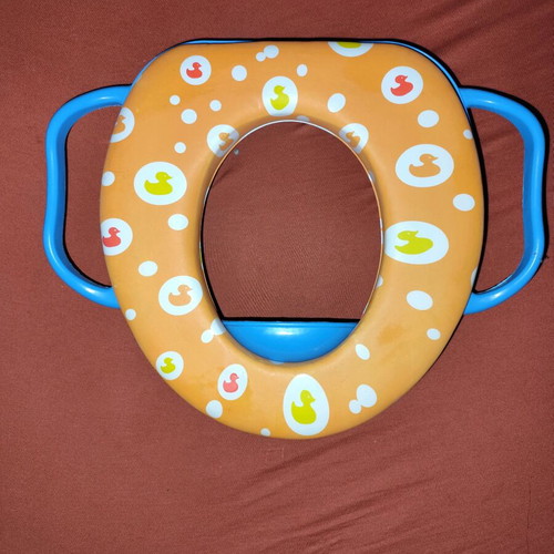 Children's toilet seat used with soft cushion and duck decoration
