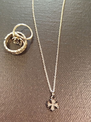 Cross and 2 engraved steel rings with hand chain used