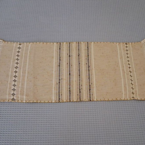 Table runner used 61 x 27.5 cm