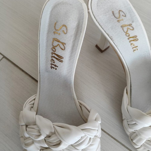 Si Bolleti white sandals like new, size 38 (fits 37)