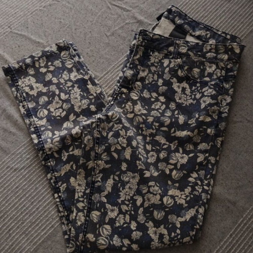 Blue floral denim pants H&M like new, size Medium
