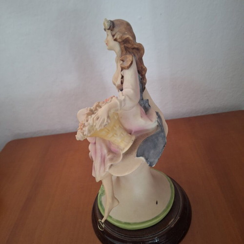 Capo di Monde decorative figurine 22cm height like new with base