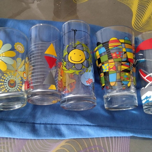 Collectible glasses set of 7, new