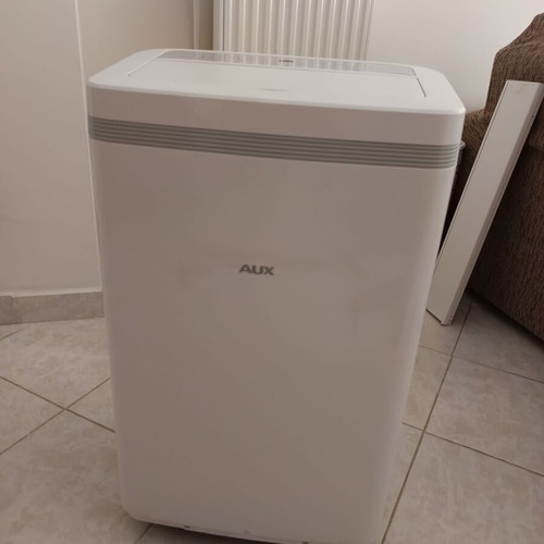 AUX AM-09B5B4 9,000 BTU portable air conditioner, like new