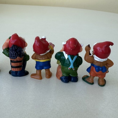Kinder Surprise vintage collectible figures set of 5, like new