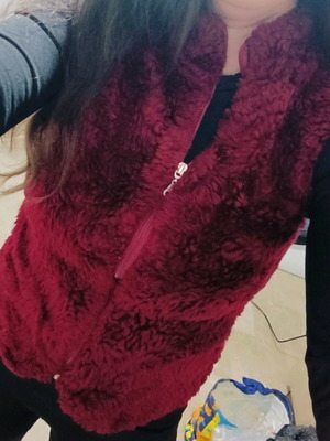Fur sleeveless vest like new, burgundy red, size S