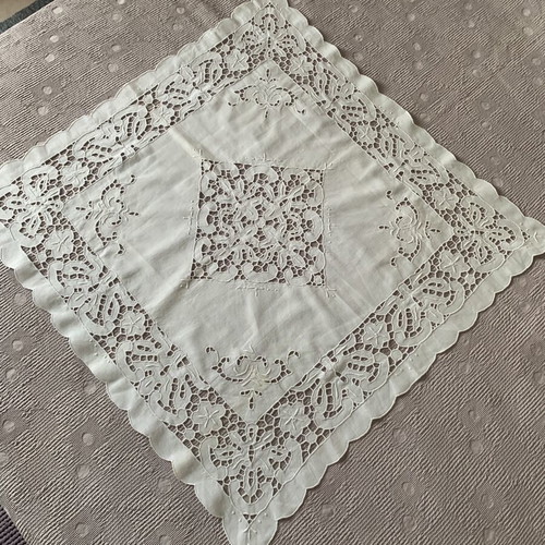 Vintage handmade tablecloth with Richelieu cutwork 83x85 cm like new