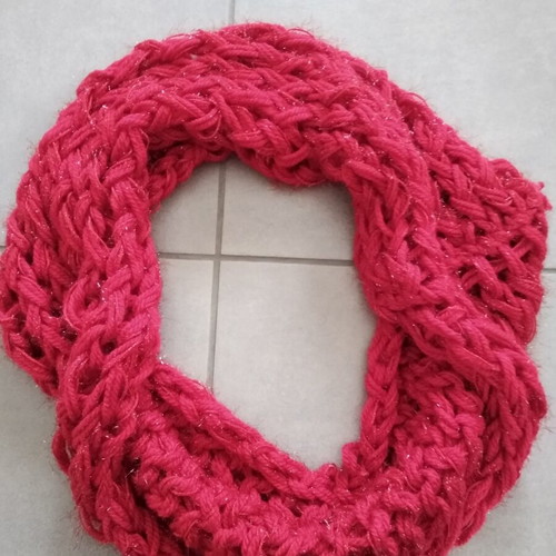 Knitted neck warmer, red