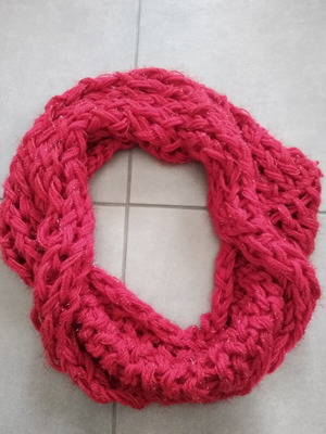 Knitted neck warmer, red