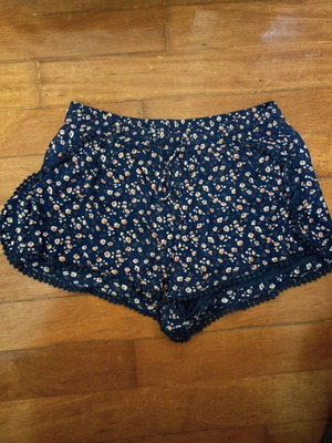 Floral shorts like new, size 164 cm, blue multicolor