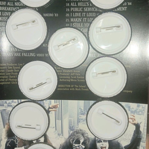 Kiss pins new, set with all band members