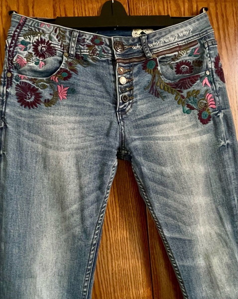 Desigual jeans με floral κέντημα και κουμπιά, slim fit