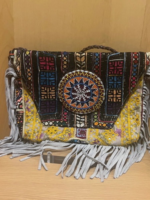 Embroidered bag like new, colorful, crossbody from Paris