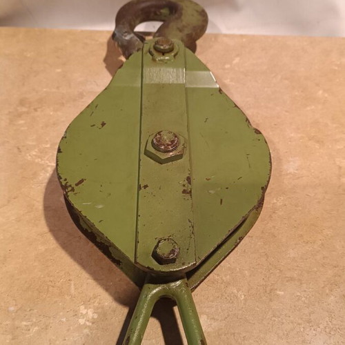 Heavy-duty 8-ton pulley block used, for ropes and wire ropes