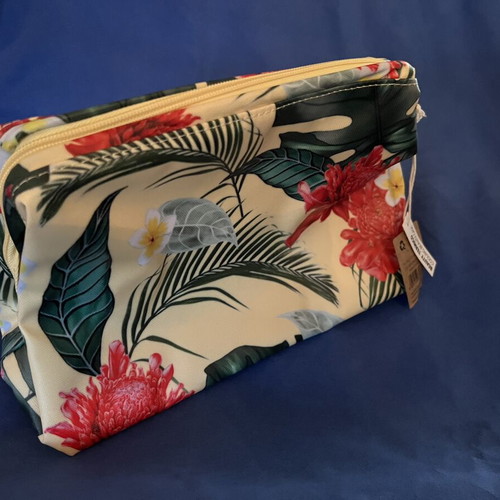 Caprisa women's toiletry bag new, multicolor