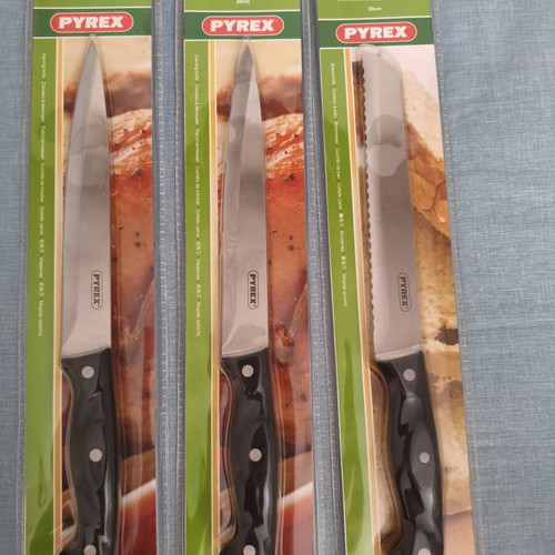 Pyrex knives set new, 3 pieces including meat and bread knives