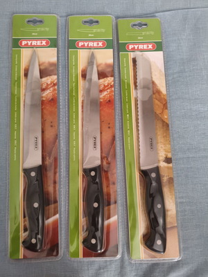 Pyrex knives set new, 3 pieces including meat and bread knives