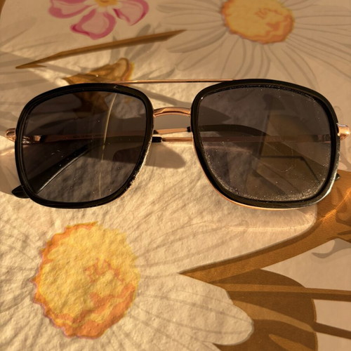 Women's Sunglasses like new, black frame with gold details