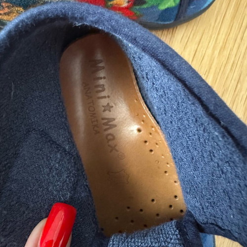 Mini Max Anatomika Kids Slippers Size 21 Like New