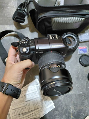 Ψηφιακή φωτογραφική μηχανή DSLR Olympus E-300 σαν καινούργιο με φακούς Zuiko και αξεσουάρ