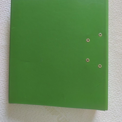 A4 Binder green, like new, durable metal mechanism