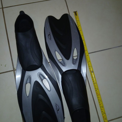 Fins size 40-42 like new