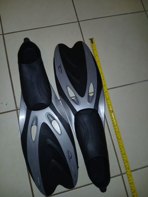 Fins size 40-42 like new