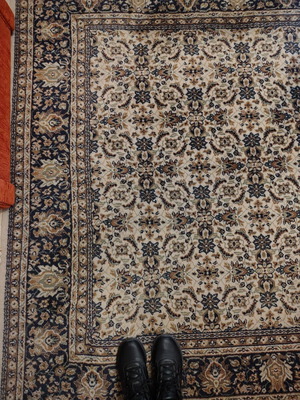 Teheran wool rug like new
