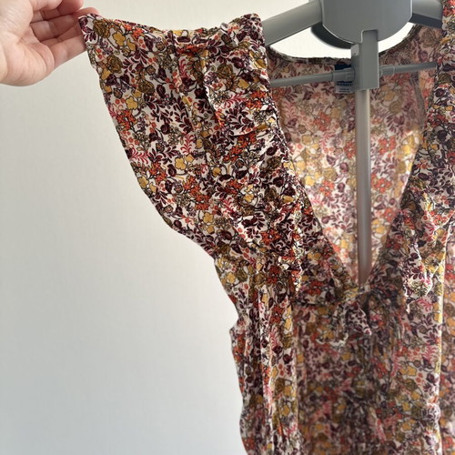 Old Navy floral dress like new with waist and neckline tie, colorful