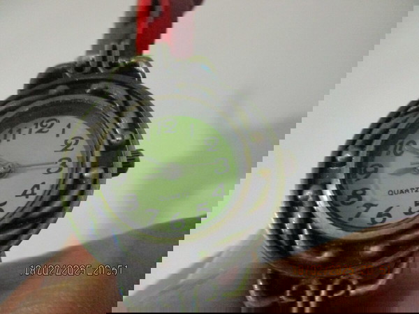 Κομψό Δερμάτινο Βραχιόλι με ρολόι