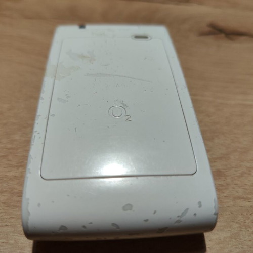 O2 Cocoon vintage clamshell phone with LED display